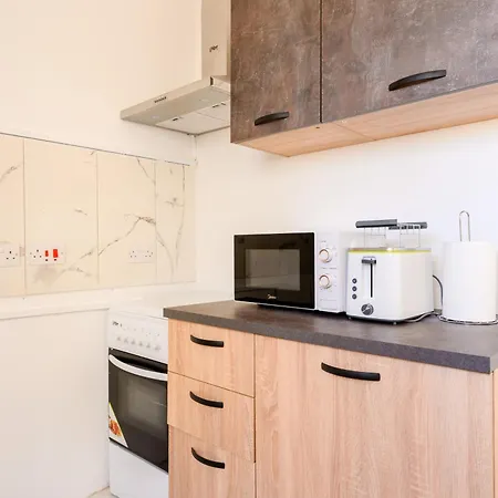 F8-4 Ensuite Bedroom