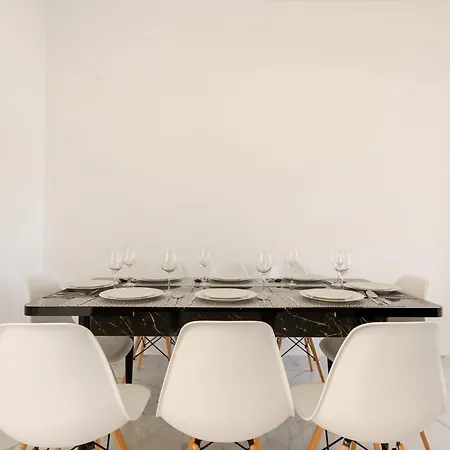 F8-4 Ensuite Bedroom * 斯利马