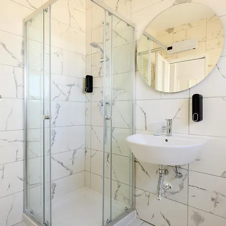 F8-4 Ensuite Bedroom