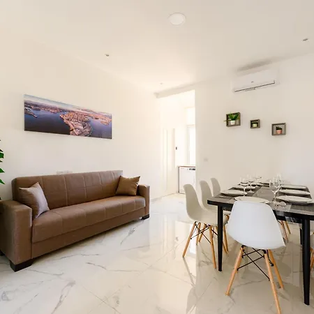 Kwatera prywatna F8-4 Ensuite Bedroom Sliema