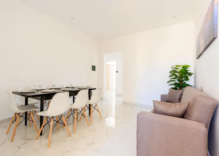 F8-4 Ensuite Bedroom * Sliema