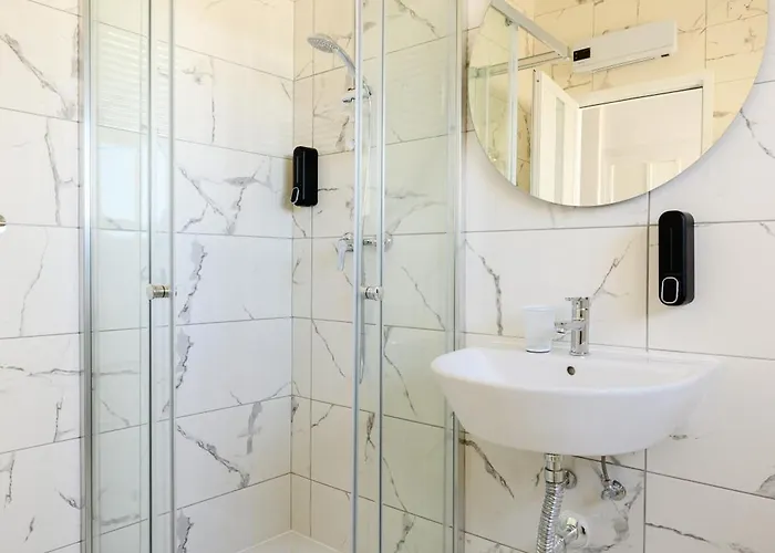 F8-4 Ensuite Bedroom