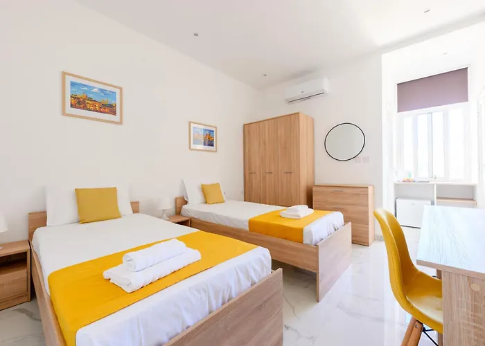 Gazde/Camere de închiriat F8-4 Ensuite Bedroom *