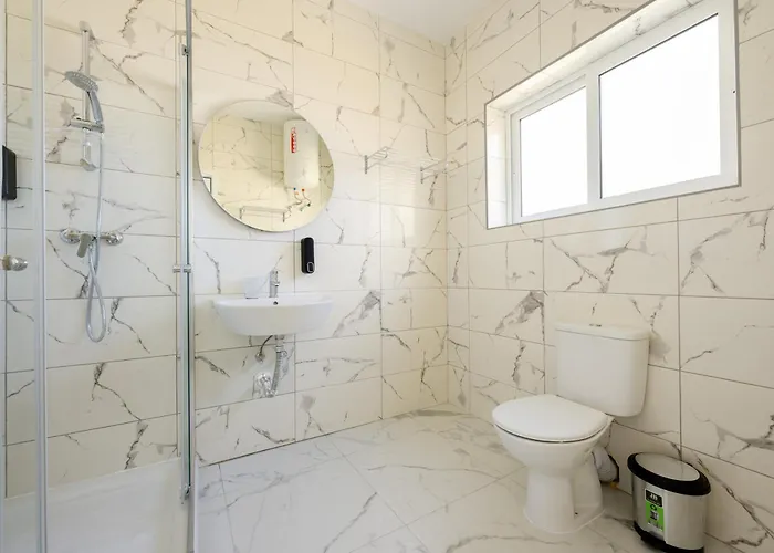 F8-4 Ensuite Bedroom * Sliema