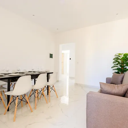 F8-4 Ensuite Bedroom * Sliema